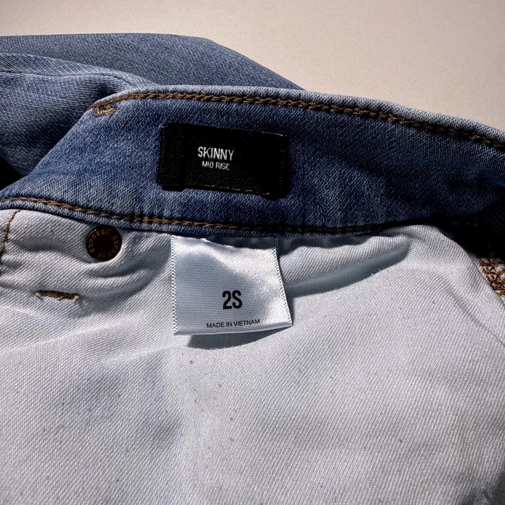 Express Skinny Mid Rise Light Wash Button Fly Denim Jeans‎  Size 2 - Picture 8 of 12